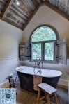 找到了一篇很漂亮的乡村风格浴室帖子，分享给大家